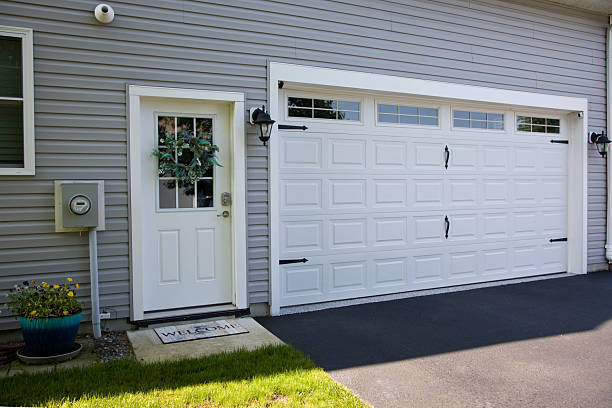 24/7 Emergency Garage Door Panel Replacement experts in Sesser, IL